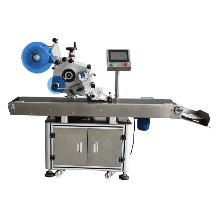 Flat labeling machine